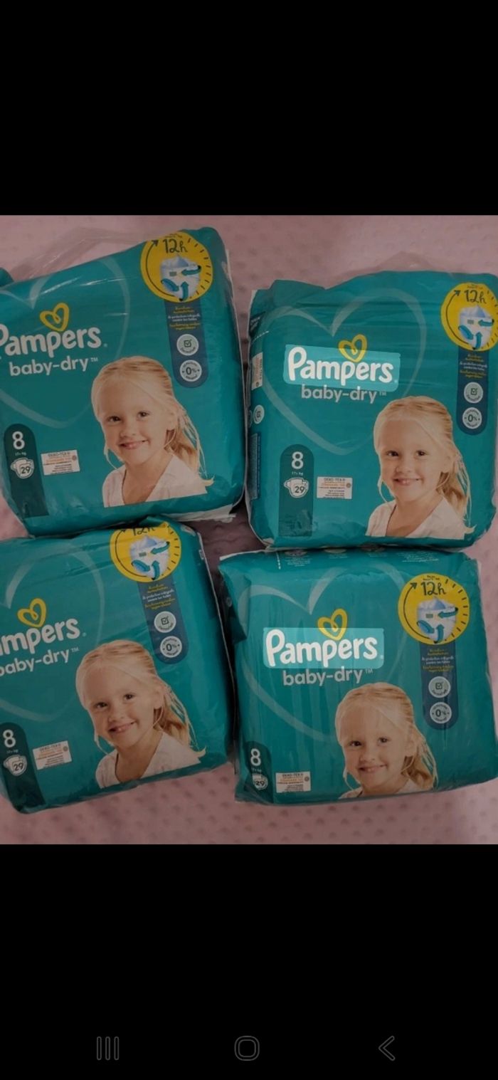 4 paquets couches pampers taille 8