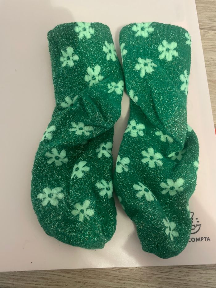 Chaussettes à paillettes verte fleurie - photo numéro 2