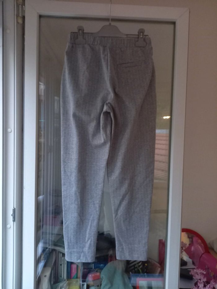 Pantalon gris pull&bear - photo numéro 2