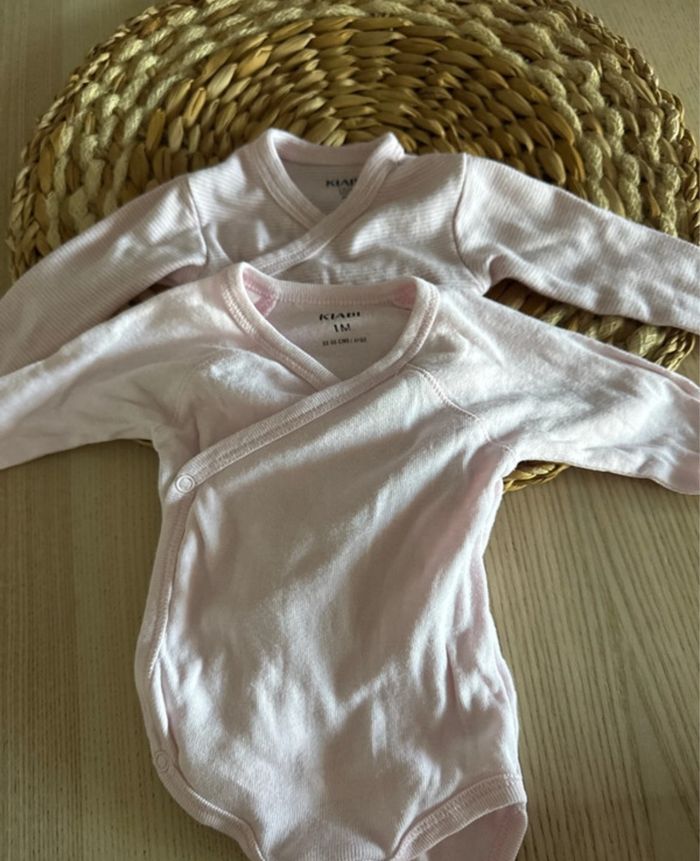 Lot 2 bodies rose kiabi 1 mois 56 cm