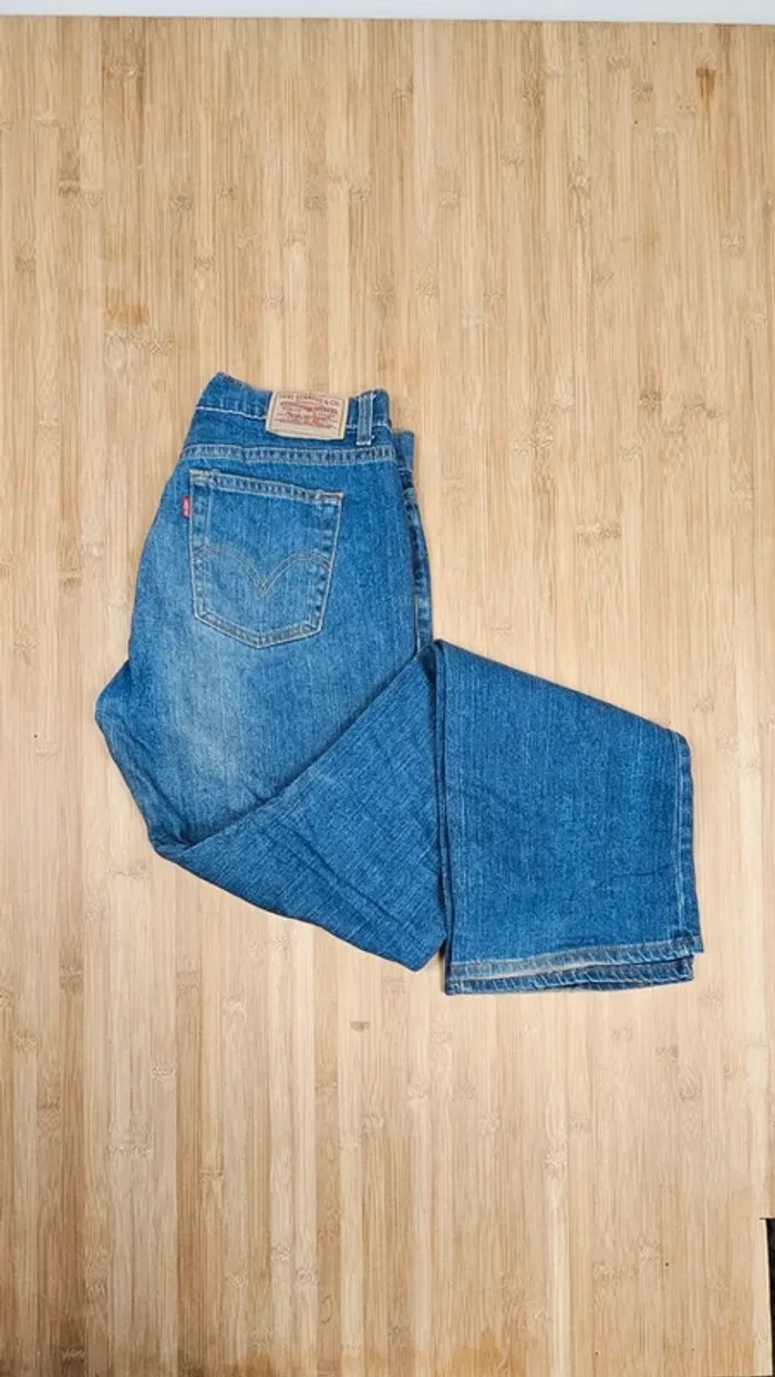 Levi's T:40. L