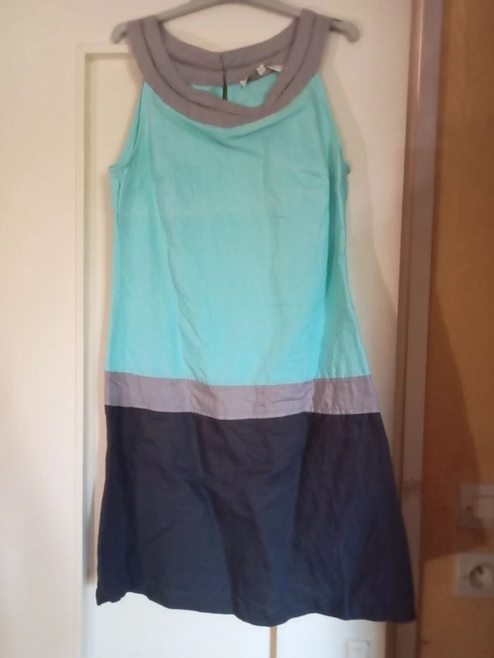 Petite robe d'été bleu turquoise et grise foncé