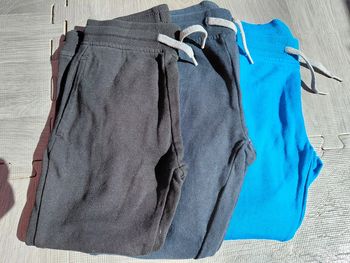 Lot 3 joggings 4 ans