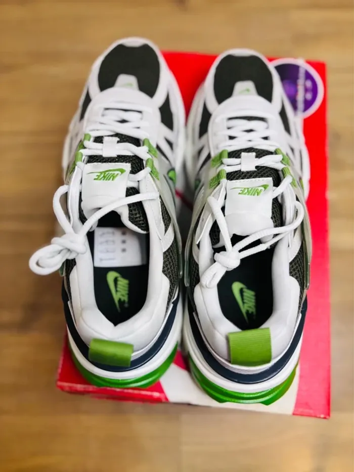Nike V2K run Séquoia Chlorophyll Taille 44.5 - photo numéro 5