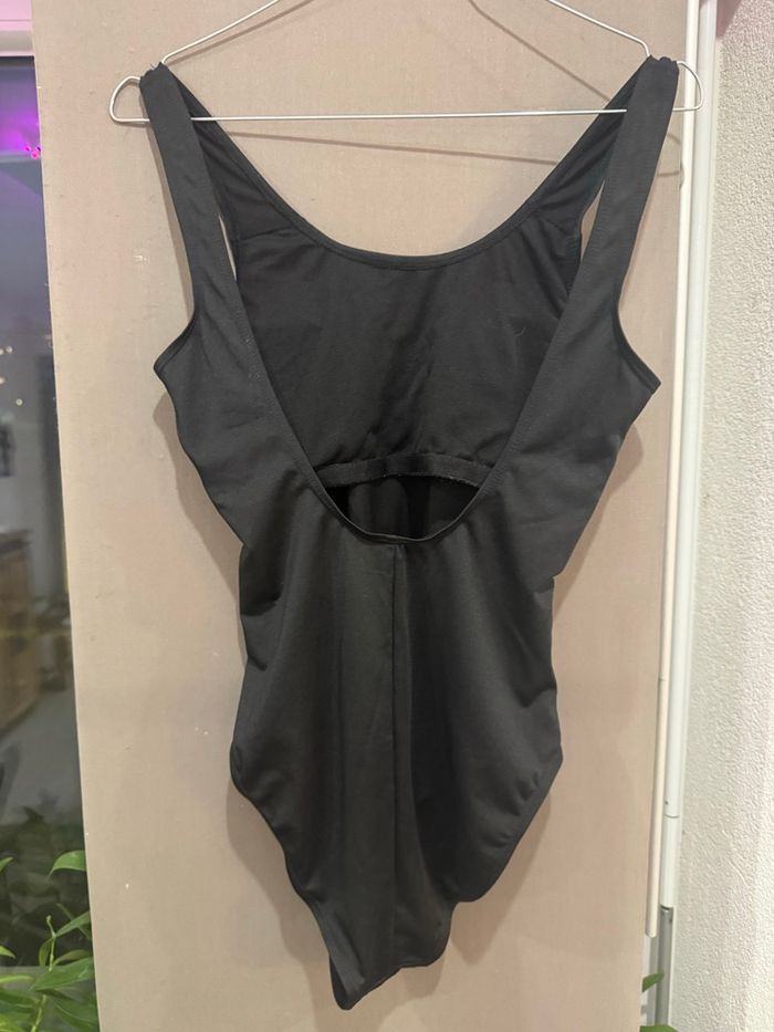 Maillot de bain, une pièce noire - photo numéro 3