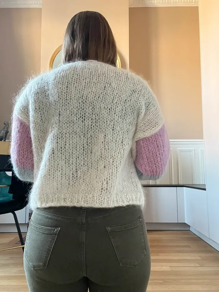 Pull en laine les mains de mamie - photo numéro 3