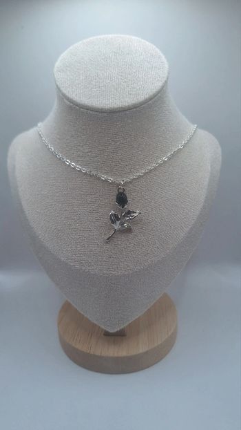 Collier rose noire