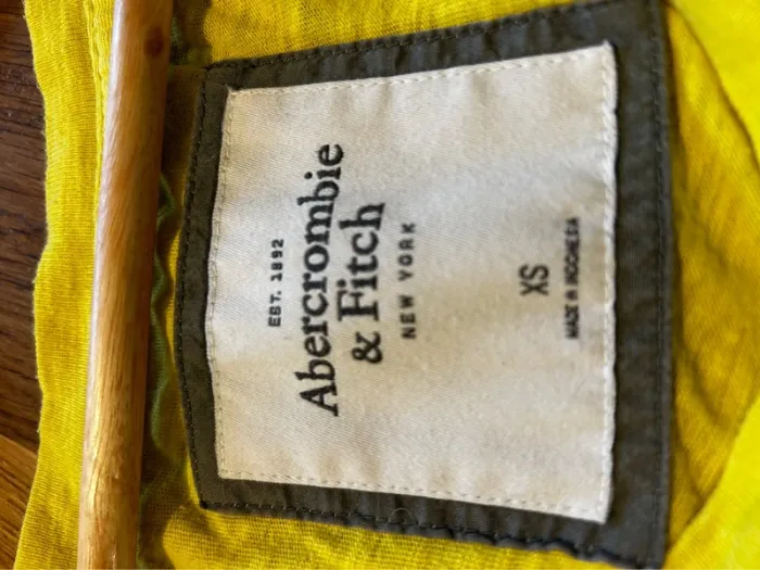 TEE shirt abercrombie jaune taille ce - photo numéro 3
