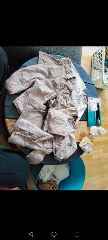 3 tee shirt 1 gilet 1 pantalon