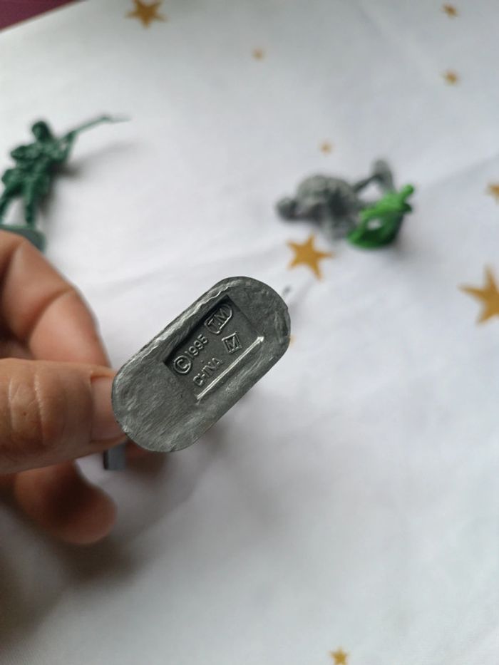 Petit soldat soldier chevalier knight 1995 lm Disney épée fusil argenté silver vert green gris grey - photo numéro 11