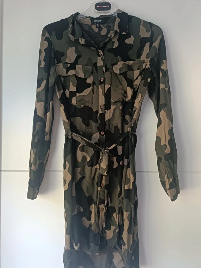 Robe fluide militaire