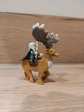 Figurine type lego Roi Elfes Thranduil sur son cerf seigneur des anneaux