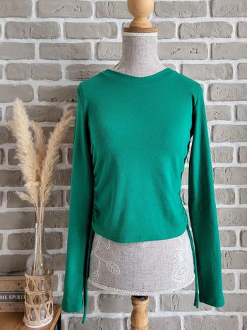 Joli top vert Zara froncé sur les côtés