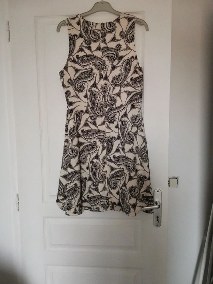 Robe beige et noir - photo numéro 4