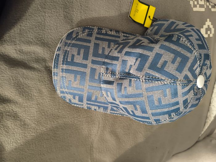 Casquette fendi - photo numéro 2