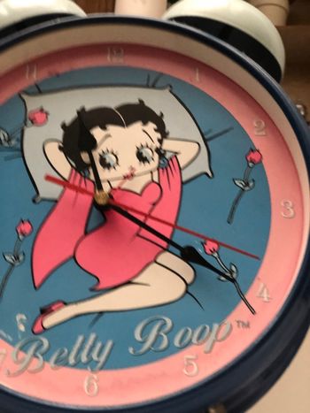 Réveil Betty Boop manque la vitre cassée