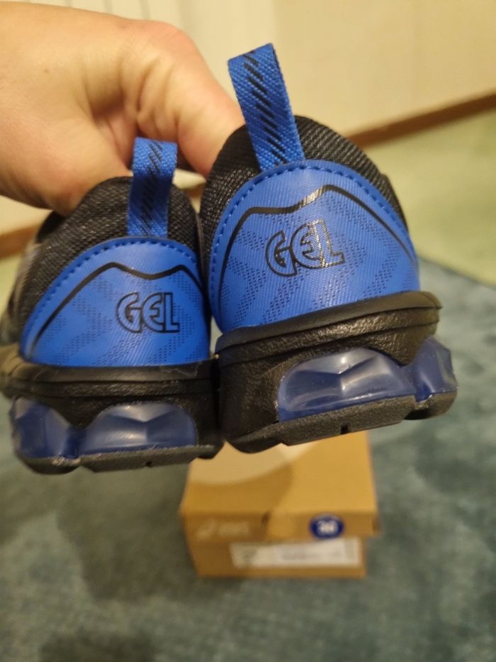 Baskets neuves Asics taille 30 - photo numéro 4