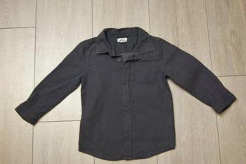 Chemise grise foncée. Garçon 24 mois. Marque Liberto