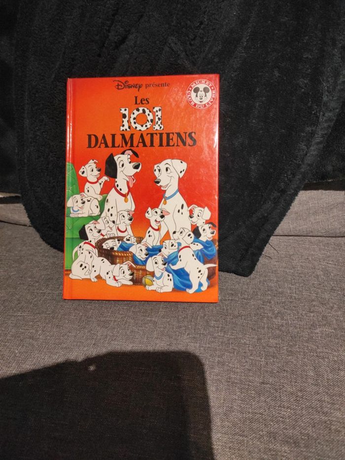 Livre les 101 dalmatiens