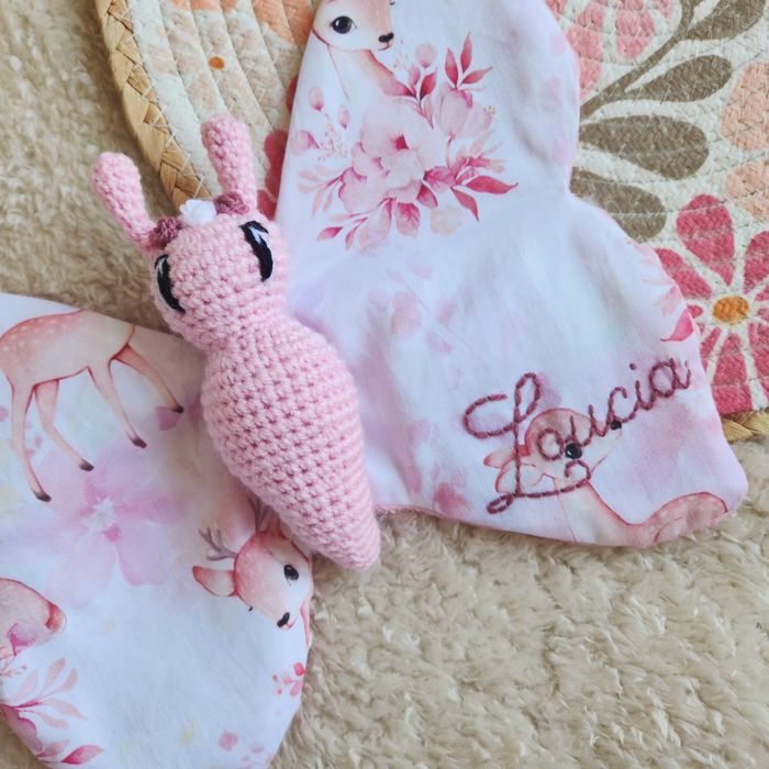 Doudou lange Marion le Papillon en crochet fait main cadeau de naissance personnalisable - photo numéro 2
