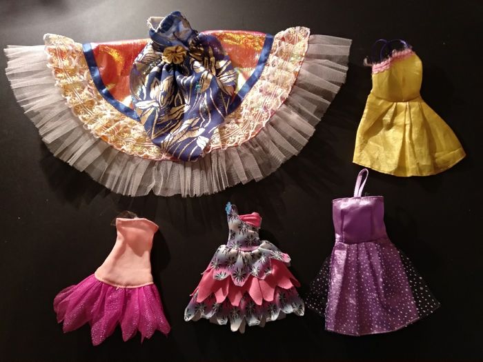 5 robes pour Barbie