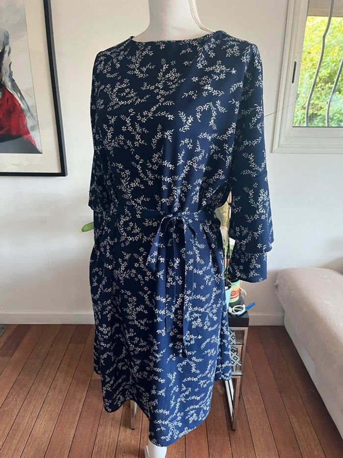 Robe bleu chic curvy imprimé petites fleurs blanches taille 46 - photo numéro 3