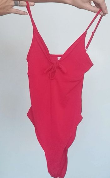 Body rouge décolleté et tanga taille 34