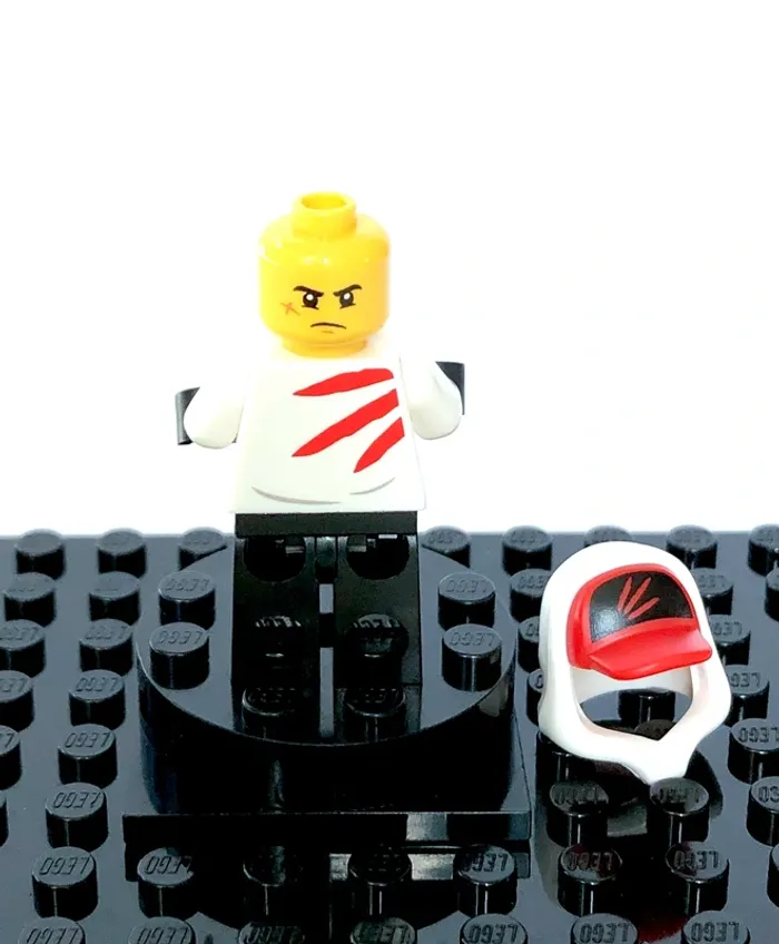 LEGO Hidden Side - Jack Davids, large smile/grumpy - photo numéro 3