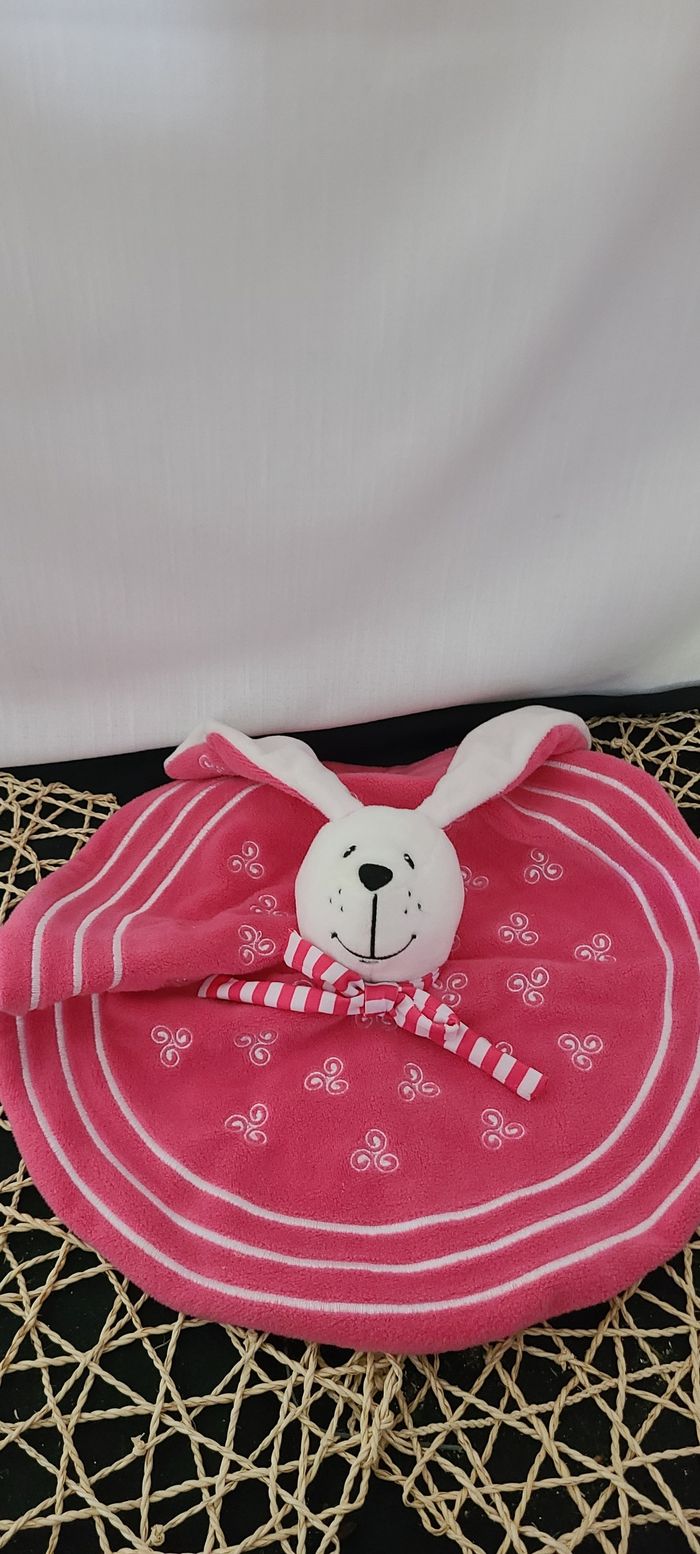 Doudou plat rond lapin rose blanc BREIZH CREATIONS