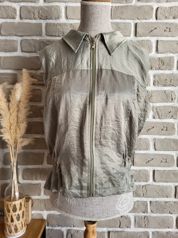 Veste chemise sans manches satinée kaki Formul' - Neuve et Made in France - photo numéro 3