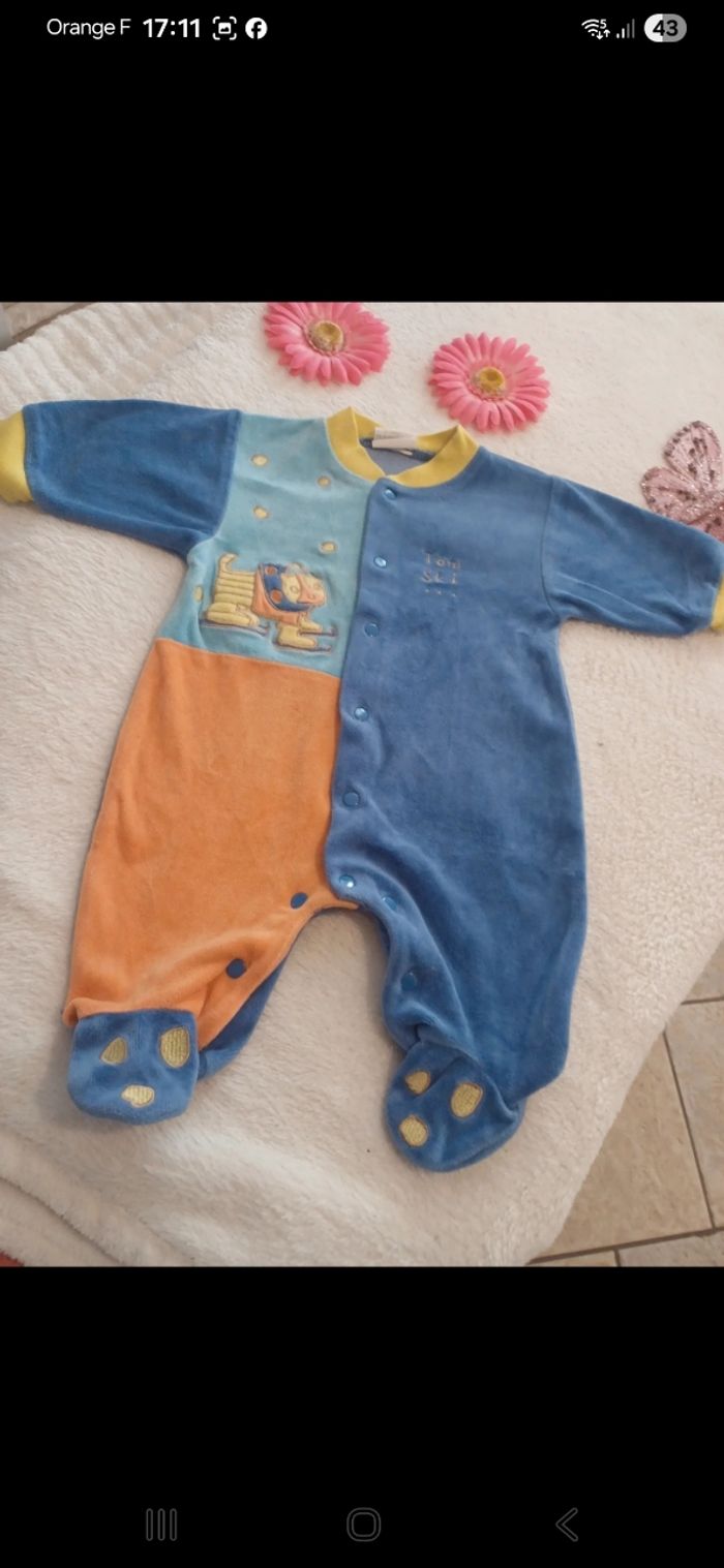 Pyjama bébé taille 1 mois - photo numéro 1