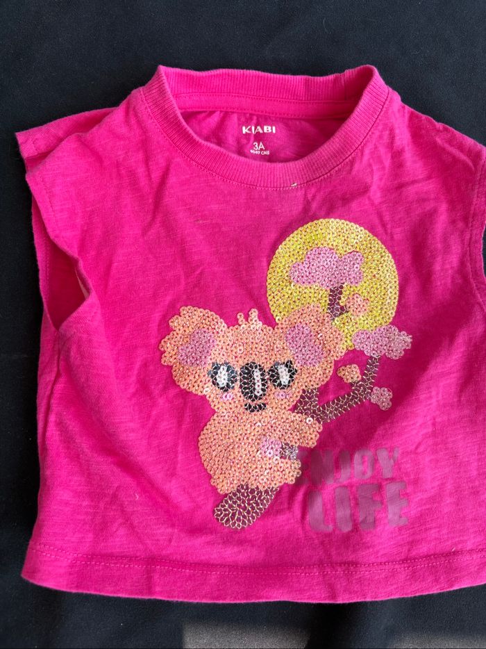 TEE shirt court