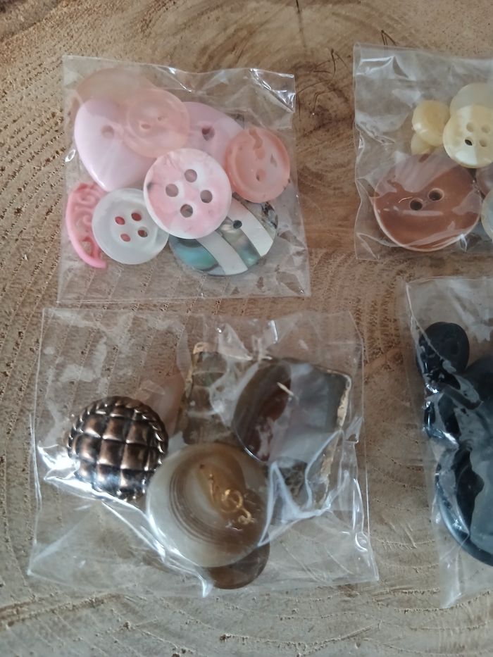 Lot de 4 sachets de boutons - photo numéro 2