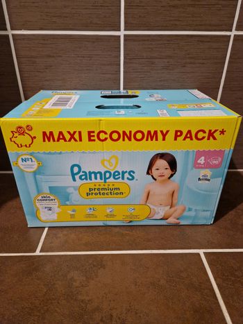 90 couches pampers taille 4