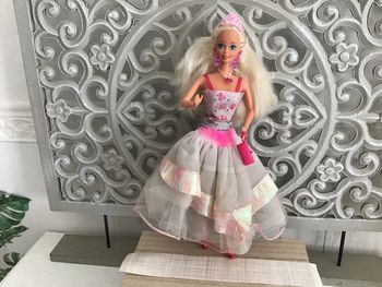 Vintage 1966 indonesia barbie