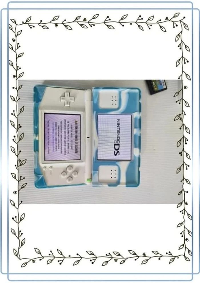 Lot nintendo ds avec une nintendo blanche en bon état mais il y'a des traces + 3 jeux - photo numéro 6