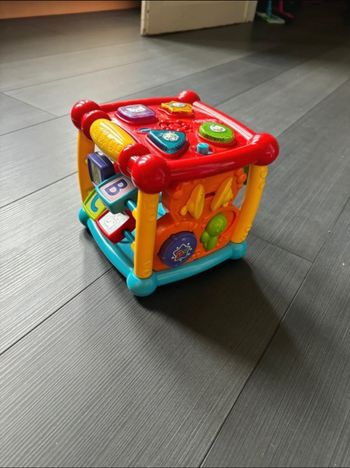 jouet cube d’éveil