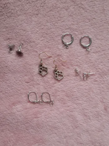 Boucles dâoreilles pattes de chien + attache au choix ! đŸ