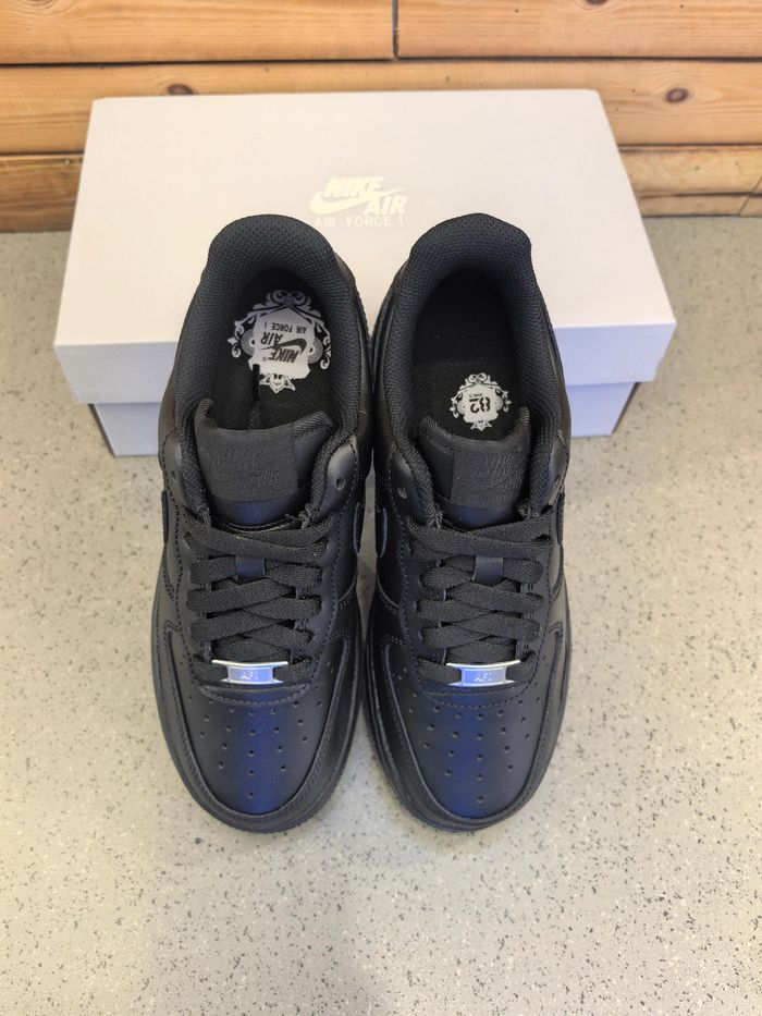 Nike Air Force 1 triple black taille:36 - photo numéro 3