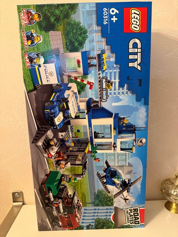 LEGO City commissariat de police - photo numéro 3