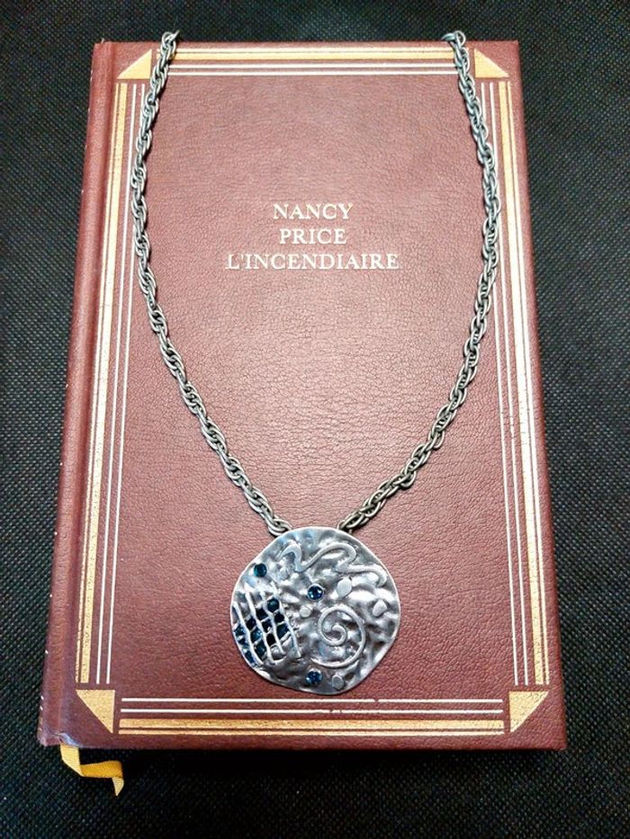 Magnifique collier chaîne couleur argent vieilli avec pendentif médaillon - photo numéro 6