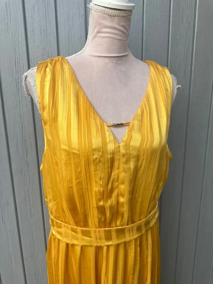 Robe longue sans manches été jaune moutarde décolleté - photo numéro 3