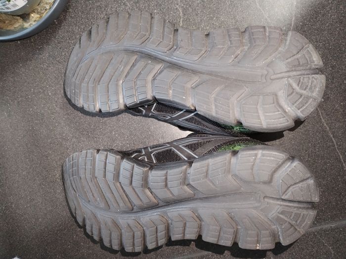 Asics neuves T42,5 - photo numéro 6