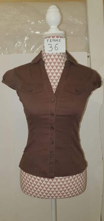 Chemise, marron, coton, en très très bon état,longueur 48cm, marque Pimkie =4€
