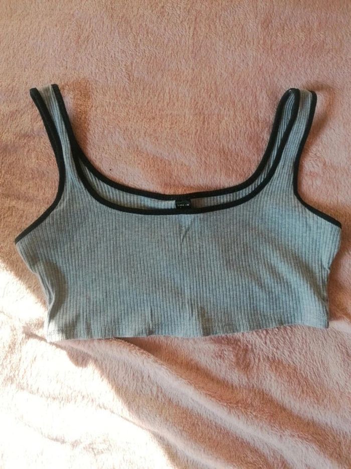 Crop top gris et noir