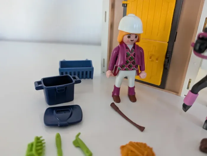 Playmobil lot vrac box cheval cavalière pure sang arabe avec accessoires pansage nourriture brosse - photo numéro 4