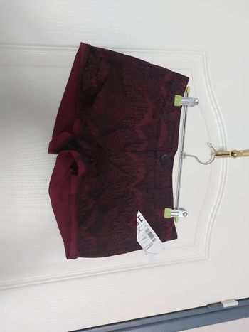 Shirt bordeaux avec étiquette