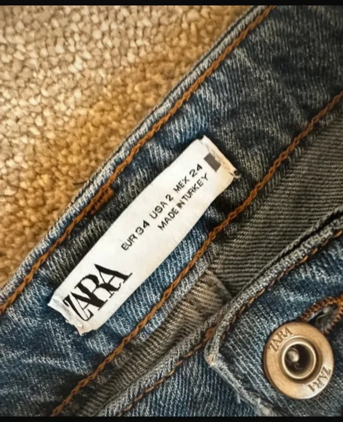 Jean boyfriend bleu taille haute Zara - photo numéro 3