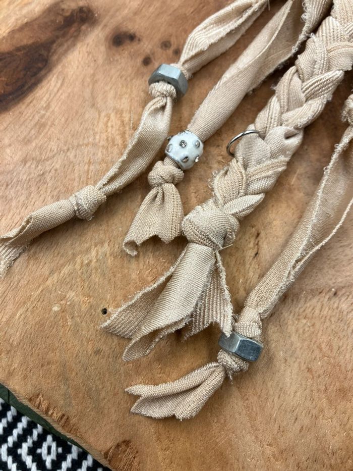SOLDE -25% Porte-clé ou bijou de sac avec crâne de corbeau et écrou - photo numéro 3