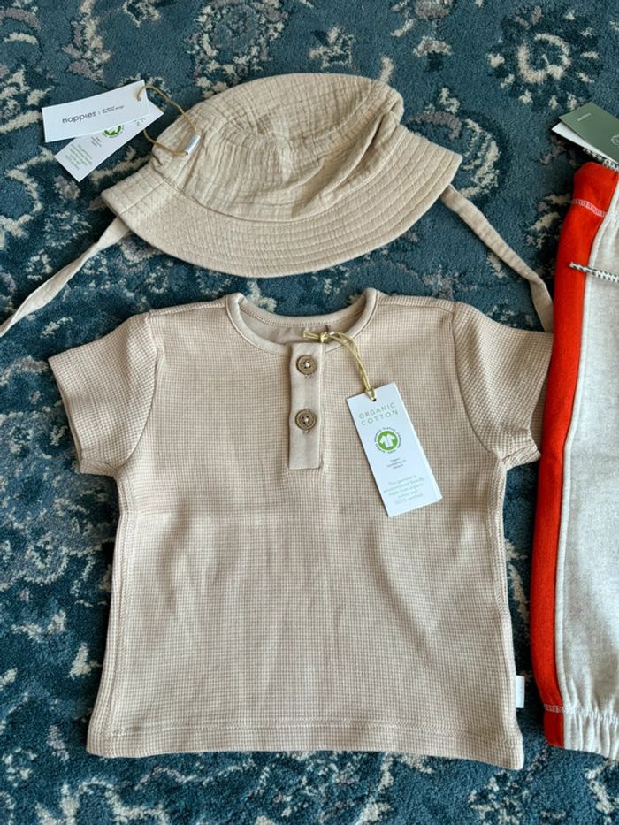 Lot de vêtements pantalon jogging, t-shirt et chapeau pour bébé garçon 6 mois Noppies 60€ - photo numéro 2